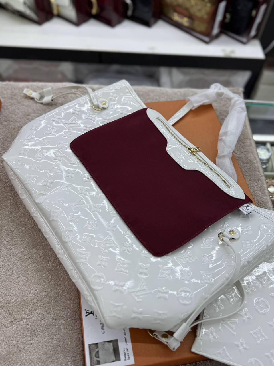 LV NEVERFULL GLOSSY 
GOOD QUALITY 👌

90 dhs🪙🌨️

WITH BOX 
🎁🎁🎁

Zain28
♥️♥️♥️