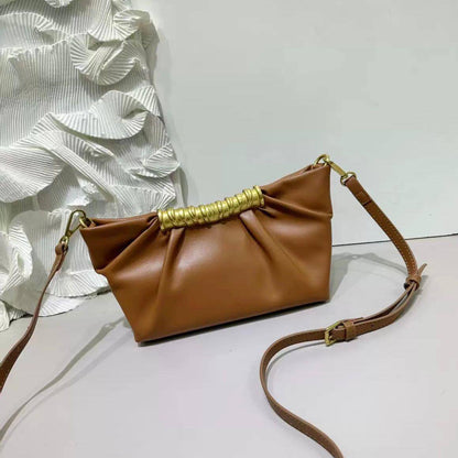 BOTTEGA RESTOCK GOOD QUALITY WITH BOX 
90 dhs✅

Zain295
♥️♥️♥️