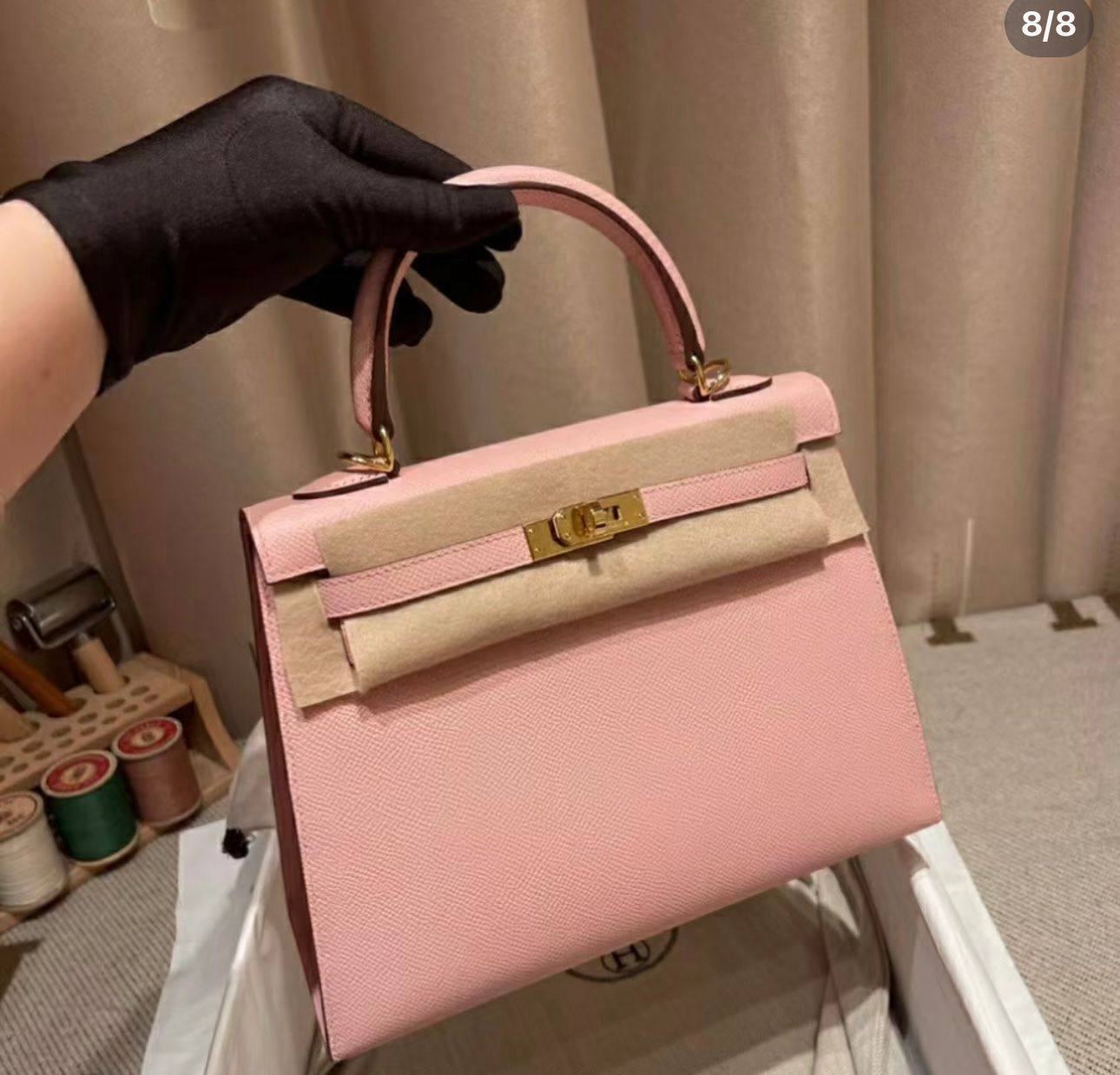 Hermes 

good quality, comes with box, 
🎁🎁🎁

size... 25 * 20 cm 

115 dhs🗽

Zain12
♥️♥️♥️