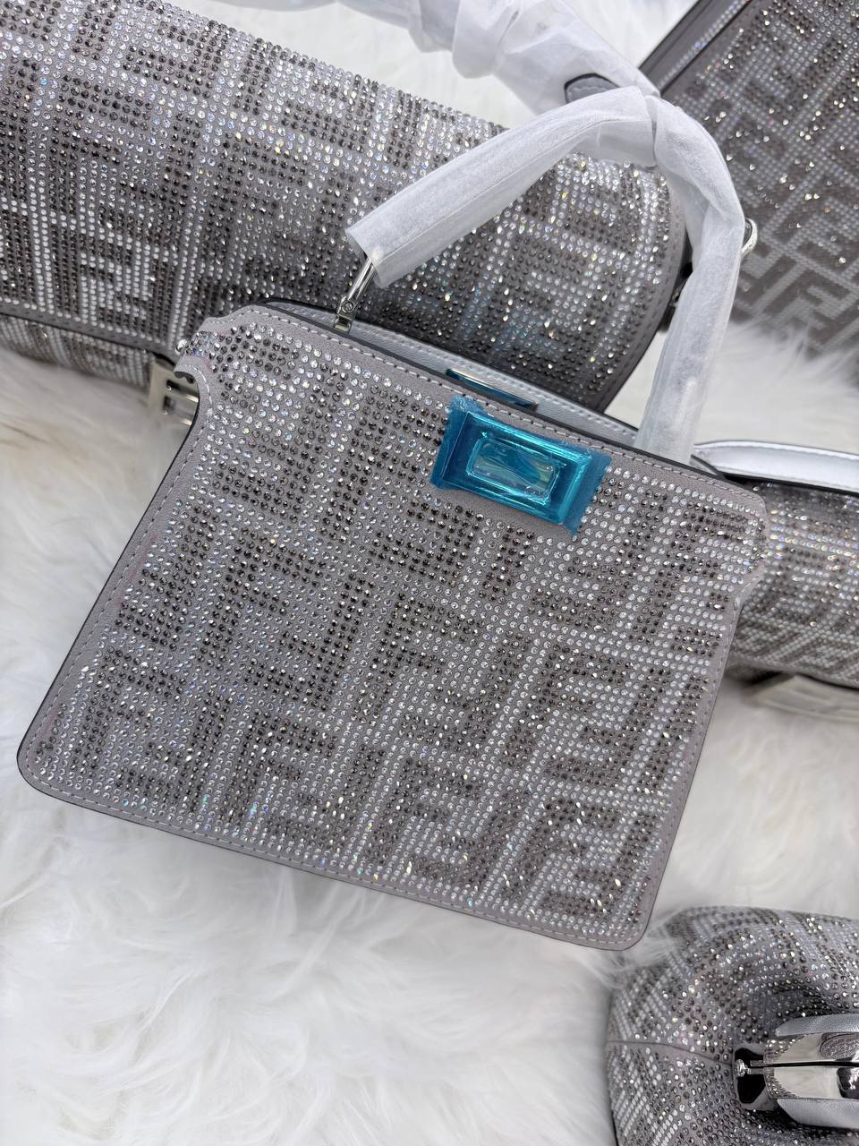 Fendi master 

280 dhs 

Zain131
♥️♥️♥️