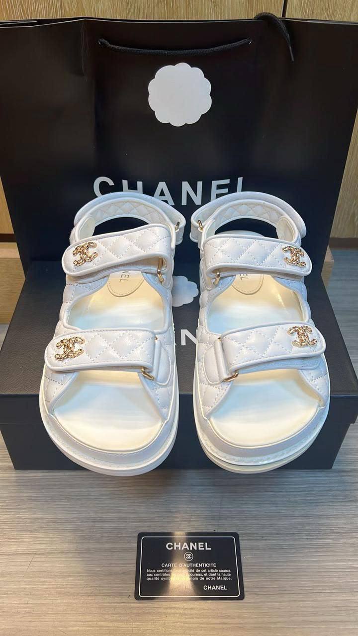 Chanel 

Slipper, New Arrived 

Size 36 To 41
120 dhs🇦🇪🇦🇪

Zain16
Zain120
♥️♥️♥️