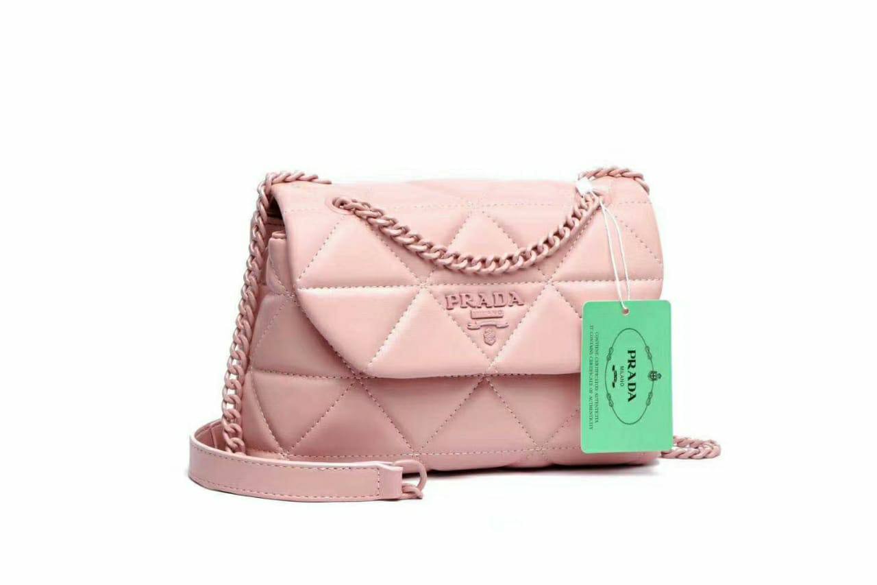 Prada
90 dhs💓 
high quality 24cm

Zain26
♥️♥️♥️
