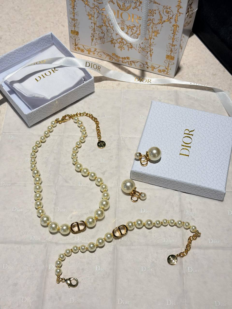 *DIOR*  🤍

🆕🎉🥳🎊🆕
* Dior CD Pearl Necklace , Earings & Braclet 
* full Set Gold-Finish Metal

* ⁠↗️ *Super Master Quality ®️*
For Price 👇 WTSP Text Zain 0568585901

Zain106
♥️♥️♥️
