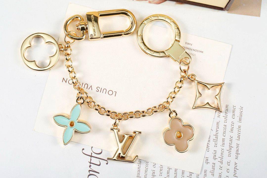*KEY🗝️ CHAINS* 🔆
*BAG CHARMS*
80 dhs🪙🌨️
      *Each*
      *with*
*Good Box* 📦
🎁🎁🎁

*MASTER QUALITY*

Zain89
♥️♥️♥️