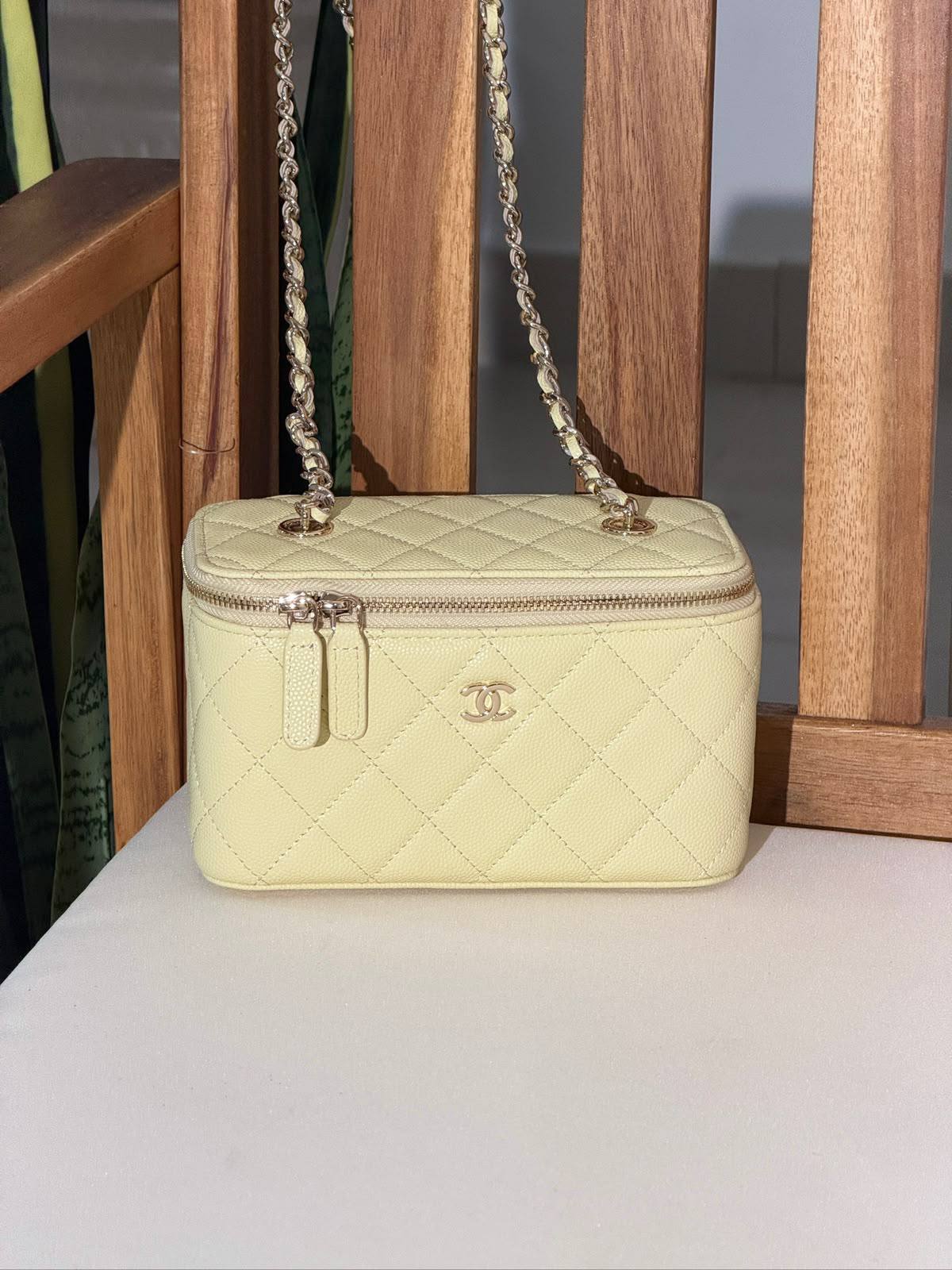 CHANEL 
Super Master Quality ⚡️
Original Packing 🎁
Size 17Cm📏
For Price 👇 WhatsApp✅
0568585901 
0507557372
0552275751 Owner Zain 👌

Zain321
♥️♥️♥️