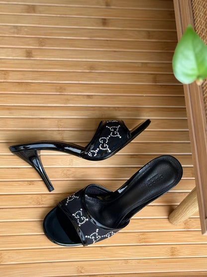 Gucci
𝗦𝗶𝘇𝗲 𝟯𝟲 𝘁𝗼 𝟰𝟭 
450 dhs✅

Zain303
♥️♥️♥️
