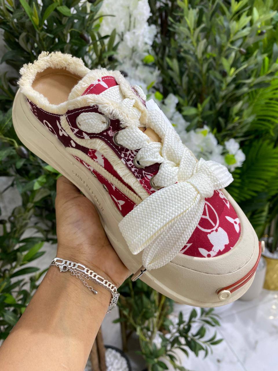 Ladies Fashion Shoes
65 dhs✅
size,35….43
💓💓

Zain161
❣️❣️❣️