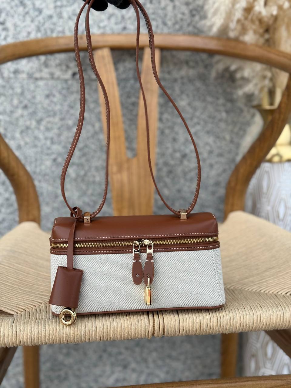 LORO PIANA
21cm
340 dhs🇦🇪
Top quality 
With box🎁

Zain167
♥️♥️♥️