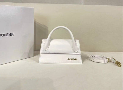Jacquemus

110 dhs🪙🌨️

Zain143
♥️♥️♥️