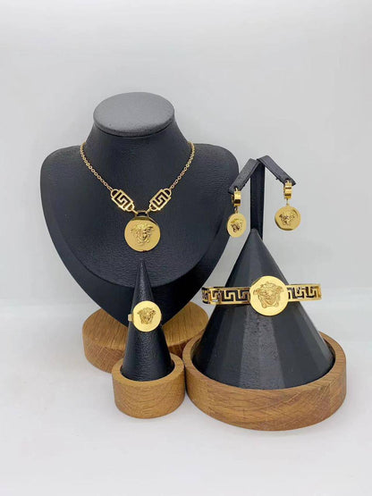 Stainless steel SET 💯*
Necklace ❤️‍🩹
Earring 🍁
Breslat ❣️
Ring 💍 free size
With normal boxes 📦 
And paper bag 🛍️
45 dhs🪙🌺

Zain216