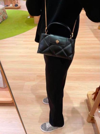 Tory Burch
110 dhs💓
Size：22CM
Material：shiny and mate 
Good-quality with box

Zain35
♥️♥️♥️
