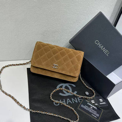 Chanel

withbox 
🎁🎁🎁

100 dhs🪙💕
good quality

Zain143
♥️♥️♥️