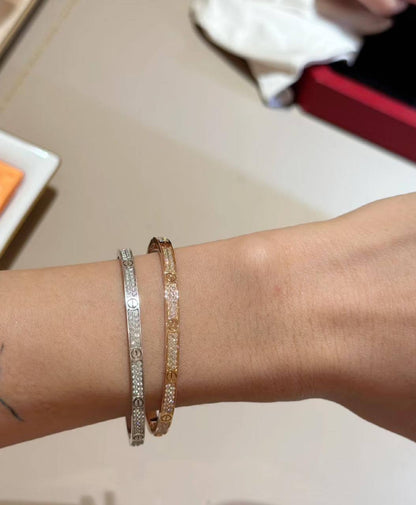 Cartier 💥*
Bangle 🍁
Master quality 💯
Size available 16,17,18,19
With normal boxes 📦 
70 dhs🪙🌨️
With master box 🗃️ 
105 dhs🪙🌨️

Zain216
♥️♥️♥️