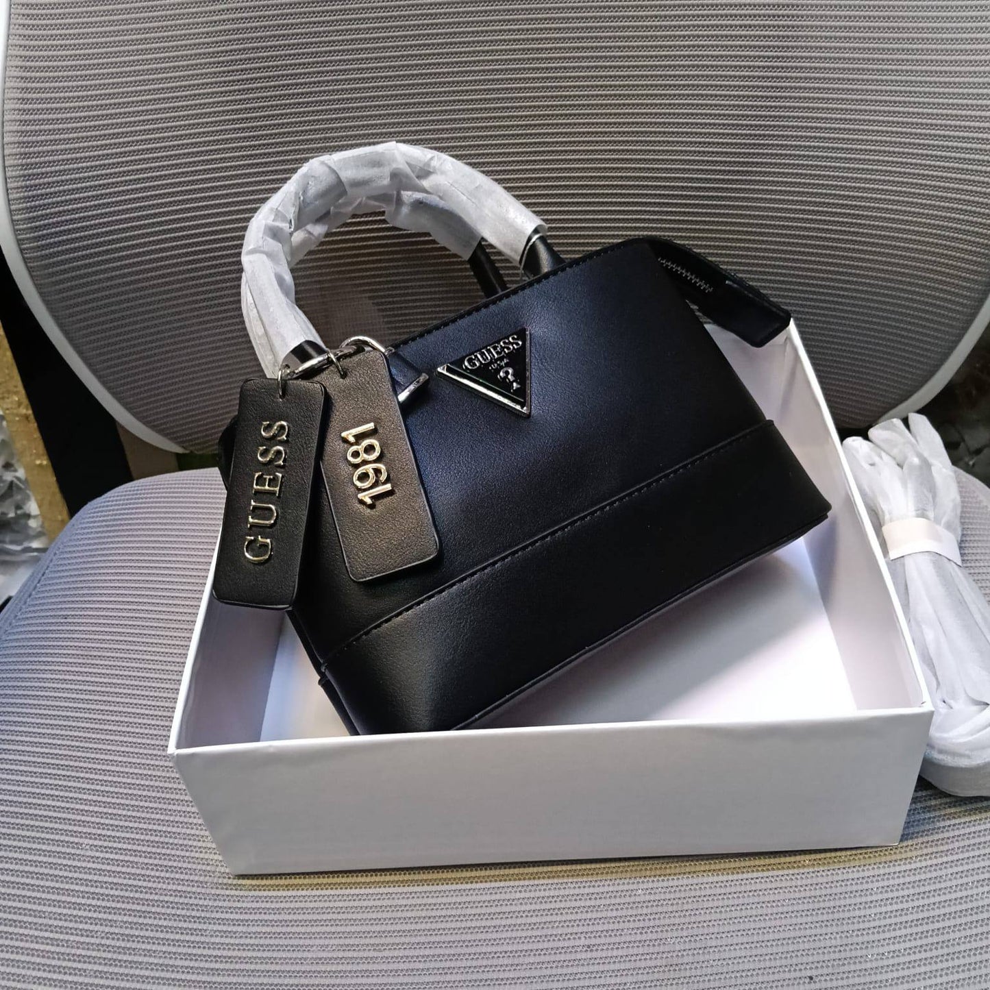 Prada
100 dhs🇦🇪🇦🇪
with box
size 20cm

Zain26
♥️♥️♥️