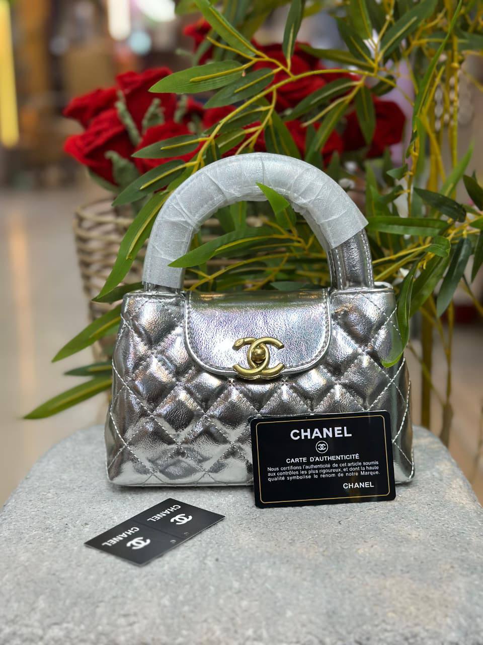 Chanel
Good quality 
with box 🎁🎁🎁

90 dhs💓

Zain186