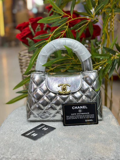 Chanel
Good quality 
with box 🎁🎁🎁

90 dhs💓

Zain186