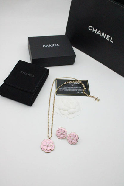 Chanel Set
120 dhs❤️

Zain122
♥️♥️♥️