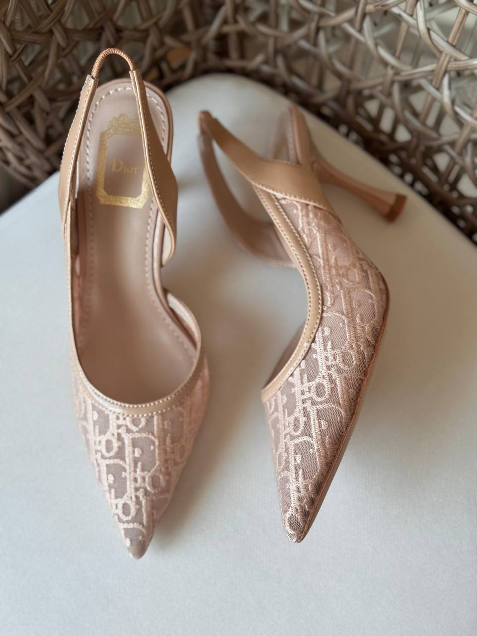 DIOR 🤍
🤩Available new 😍😍
Size: 36 to 41
Super master quality
450 dhs✅

Zain198
♥️♥️♥️