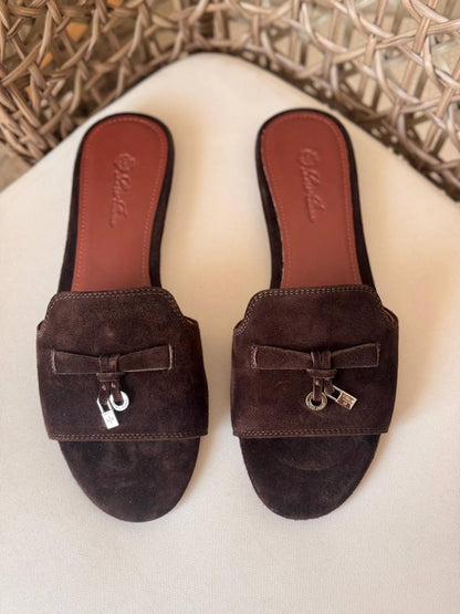 LORO PIANA 🩵
Size: 36 to 41
Super master quality
450 dhs✅

Zain198
♥️♥️♥️