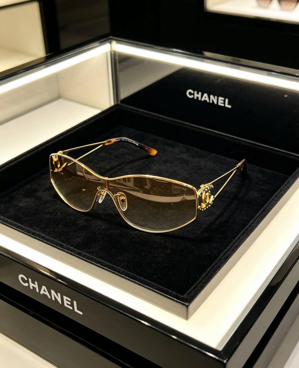 *Sunglasses 🕶️ ❤️‍🔥*
Super master quality 💯
With master box 🗃️ 
And paper bag 🛍️
170 dhs✅

Zain216
♥️♥️♥️