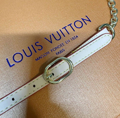 LV

NEW CAME GOOD QUALITY 
WITH BOX 
🎁🎁🎁

90 dhs❣️

Zain39
♥️♥️♥️