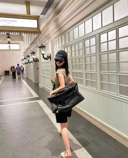YSL
 travelling bag  
high quality 
170 dhs✅

Zain295
♥️♥️♥️