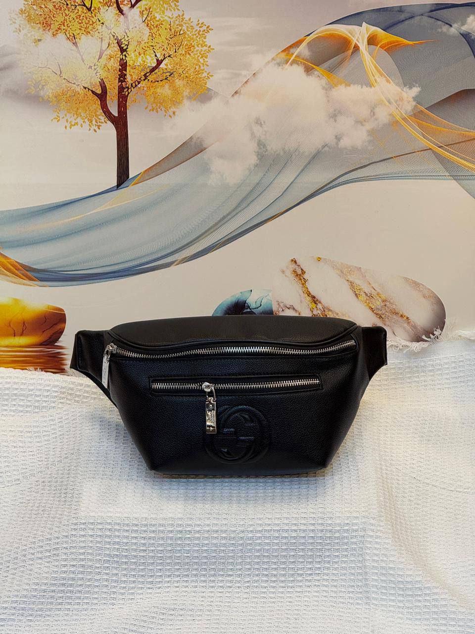Gucci 
Best quality with box’s 
70 dhs✅
size 18 cm

Zain290
♥️♥️♥️