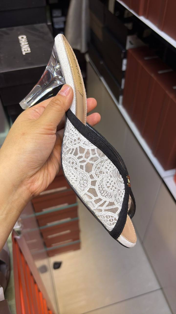 Chanel
Size 36-41
120 dhs✅

Zain145
♥️♥️♥️