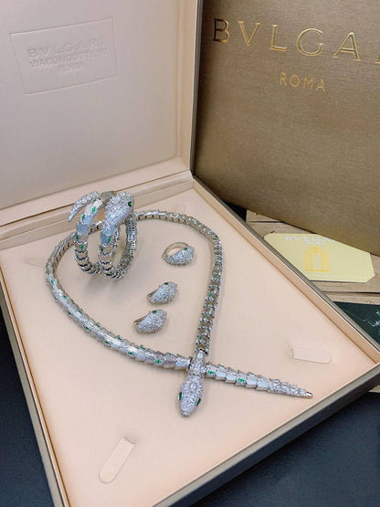 BVLGARI SUPER MASTER
NECKLACE
 BANGLE
 EARRING 
RING

 680 DHS 

WITH MASTER BOX AND PAPER BAG CARD 780 DHS🇦🇪

Zain89
♥️♥️♥️