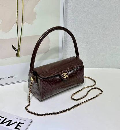 CHANEL 

NEW DESIGN 
GOOD QUALITY 
110 dhs🇦🇪🇦🇪

Zain39
♥️♥️♥️