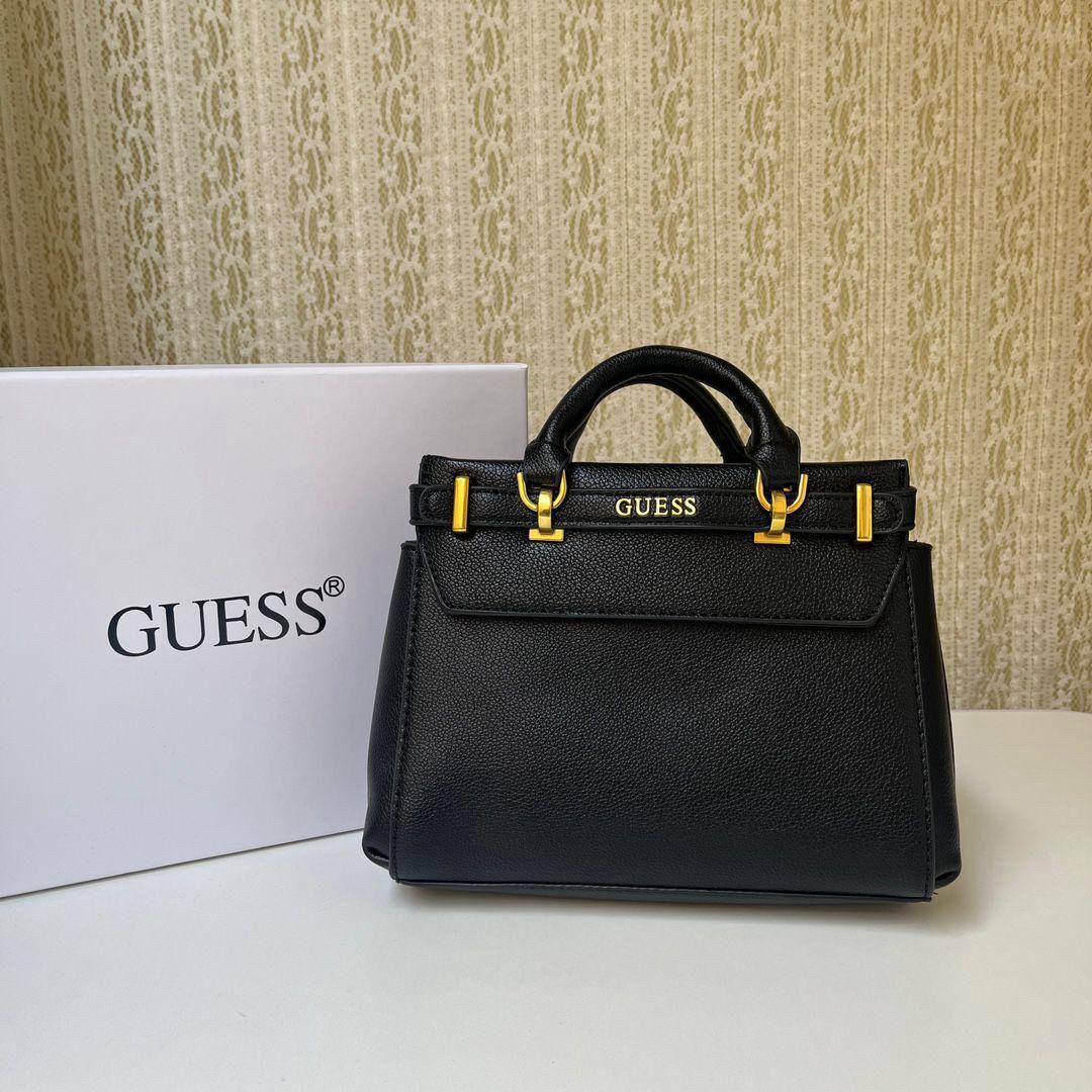 💗 Guess Handbag
1️⃣ First Quality ＋🎁
Size : 23.5 * 17 * 6  cm
90 dhs🪙🌨️
with box🎁

Zain115
♥️♥️♥️