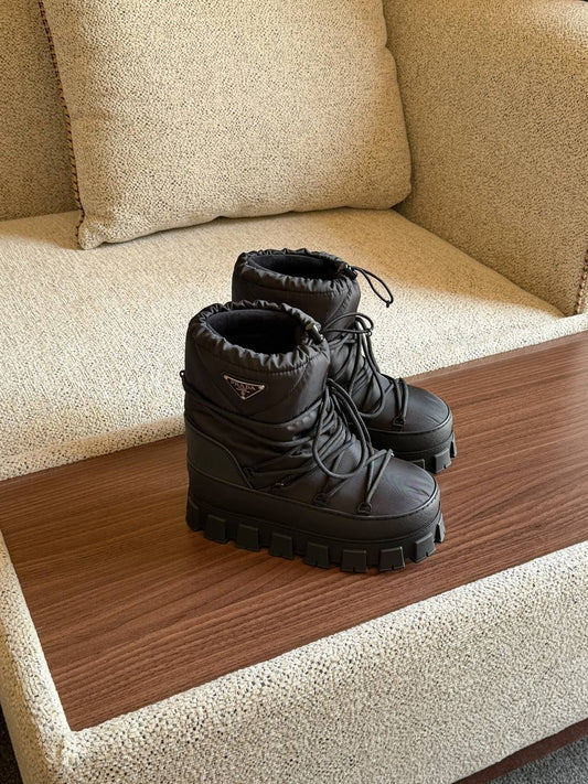 PRADA 

SuperMaster Quality 💯
900 dhs🇦🇪🇦🇪

Size: 36-41💥

Zain171
♥️♥️♥️