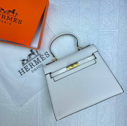 Hermes
105 dhs✅
Good  quality
Size:25cm

Zain74
♥️♥️♥️