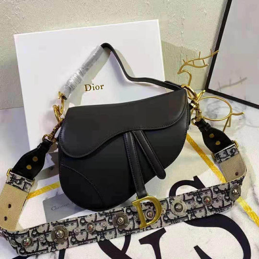 Dior
115 dhs🪙🖤

With Box
🎁🎁🎁

Zain50
♥️♥️♥️
