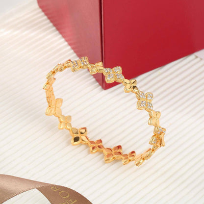 ROBERTO COIN ❤️‍🔥*
Bangle 💥
Master quality ✨
With normal boxes 📦 
85 dhs✅
With master box 🗃️ 
140 dhs✅

Zain216
♥️♥️♥️