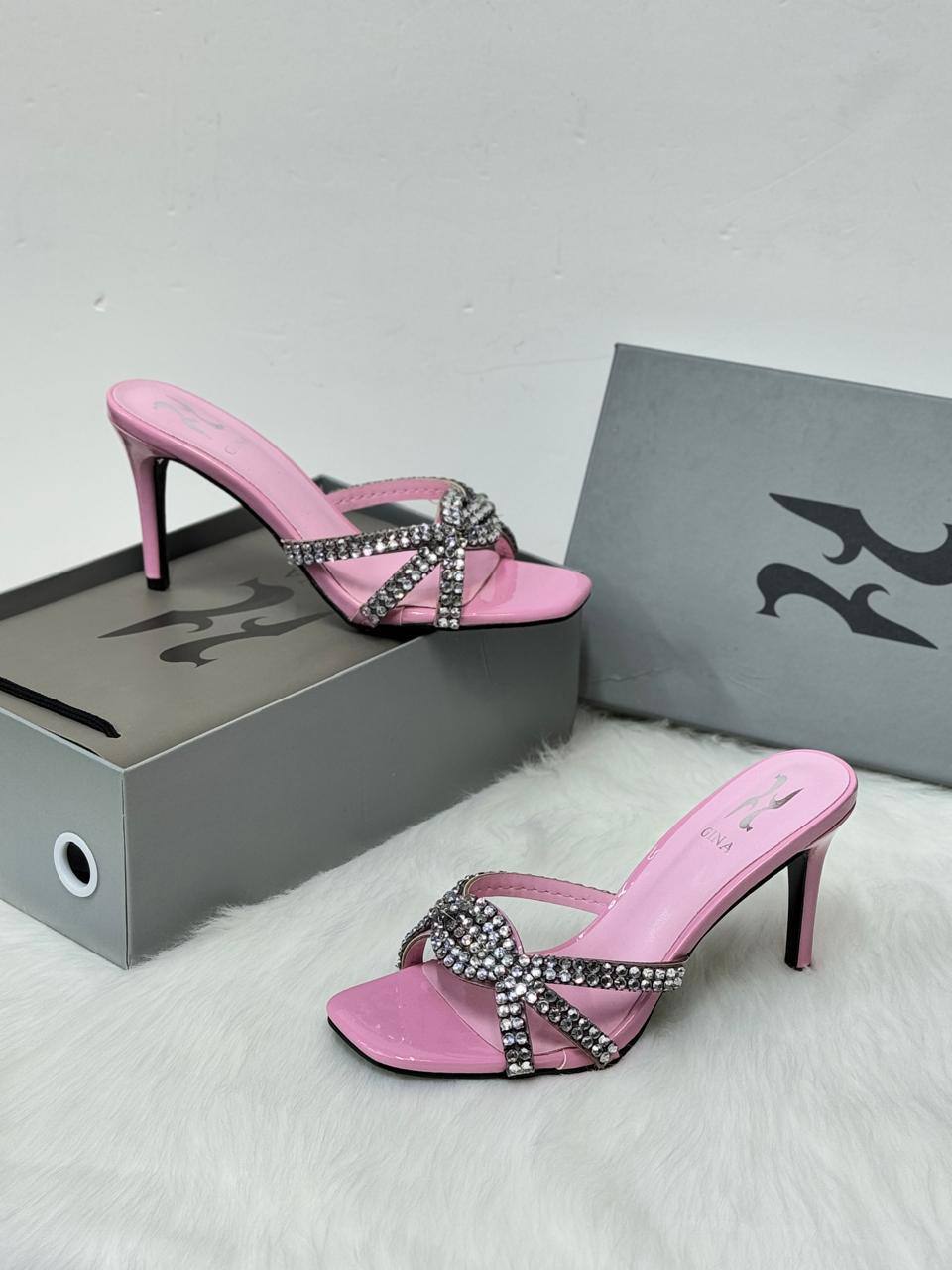 Gina
Size36….41
115 dhs❤️

Zain21
♥️♥️♥️