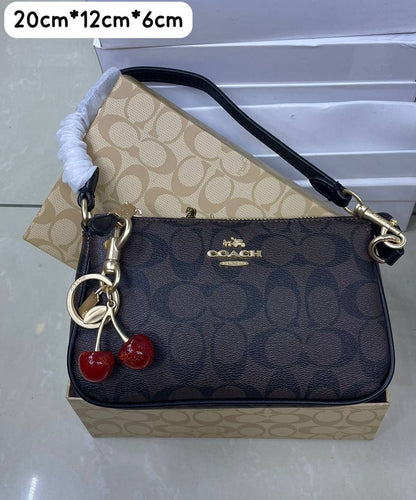 Coach

85 dhs✅ 

with box
🎁🎁🎁

Zain72
♥️♥️♥️