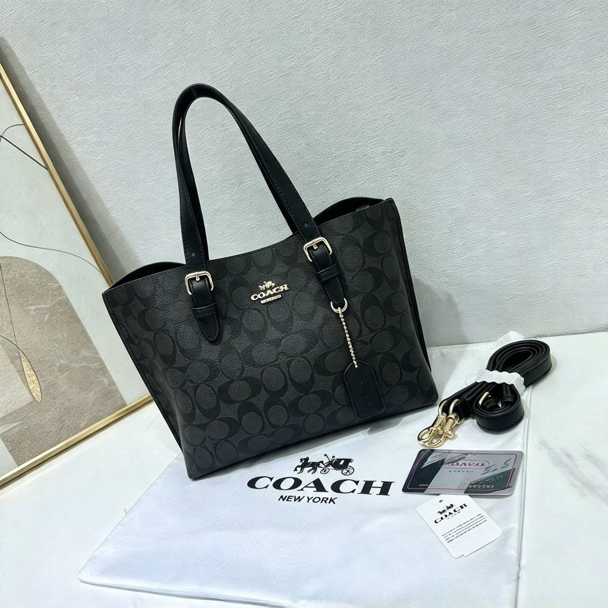 COACH

best quality
 with box

115 dhs🇦🇪🇦🇪🇦🇪

size25CM

Zain290
♥️♥️♥️