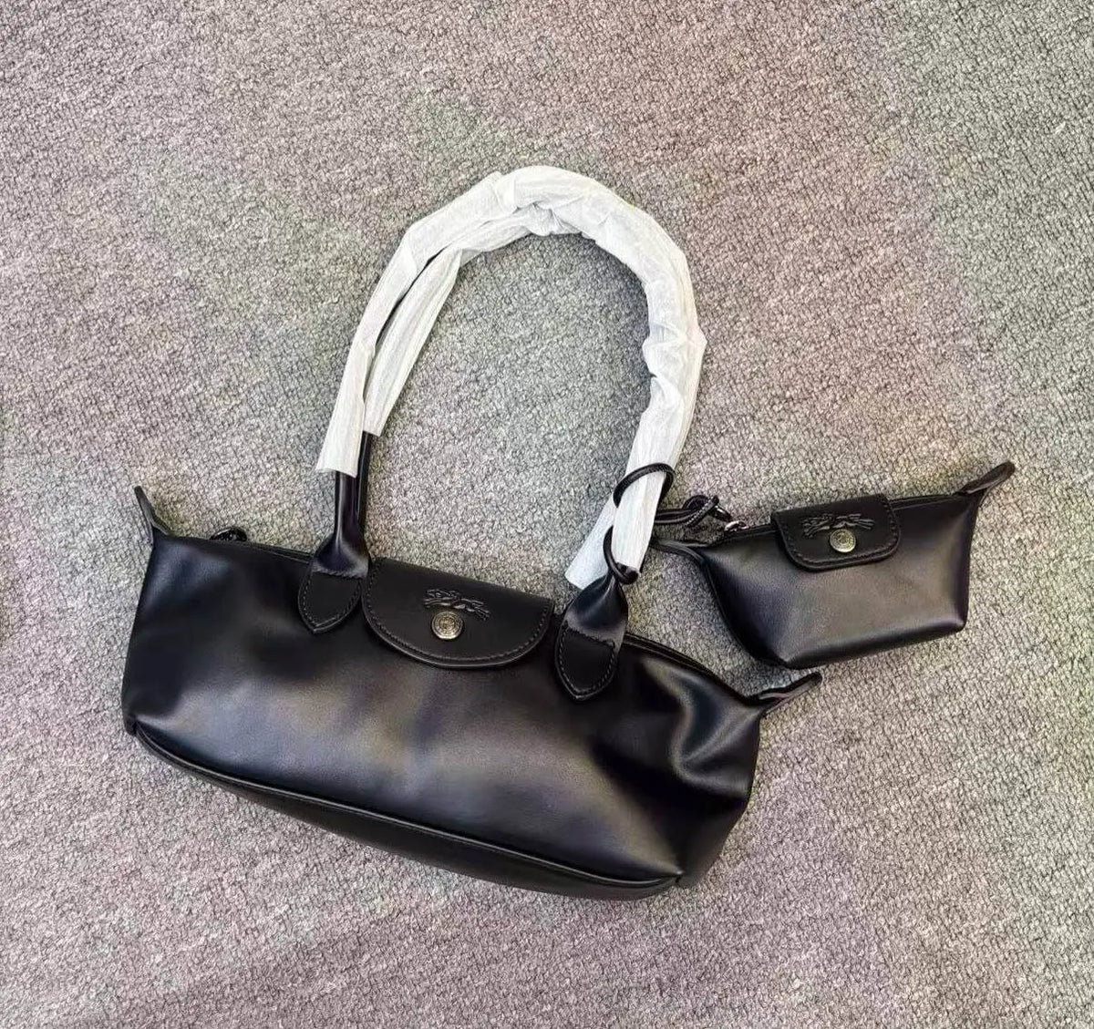 Valentino - JW PEI - BOTTEGA - D&G - PRADA - PATEK - Chanel - Fendi - Dior - MK - Loro Piana - LV - Aquazzura - Jimmy Choo - Christian Louboutin - Van Cleef - APM - Rolex - Cartier - Hermes - Gucci - Polene - ALO - Coach - Loewe - Adidas - Nike - YSL - QC