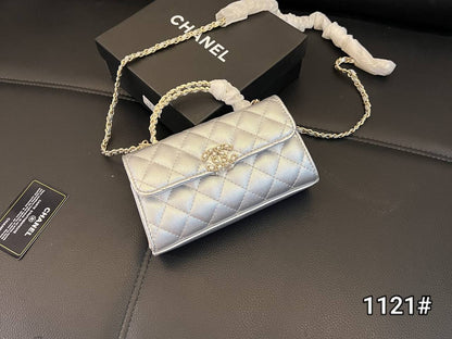 Chanel
95 dhs💓
with box

size 19cm

Zain26
♥️♥️♥️