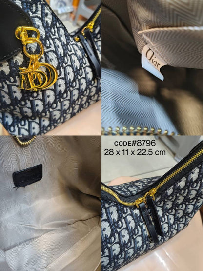 CHRISTIAN DIOR
ᴍᴇᴅɪᴜᴍ ᴠᴏʏᴀɢᴇ ʙᴀɢ
sʜᴏᴜʟᴅᴇʀ / ᴄʀᴏss ʙᴀɢ
ʟᴇᴀᴛʜᴇʀ & ᴄᴀɴᴠᴀs ᴏʙʟɪǫᴜᴇ
ɢᴏʟᴅ ʜᴀʀᴅᴡᴀʀᴇ
sɪᴢᴇ: 28 cm

70 dhs✅

Zain31
♥️♥️♥️