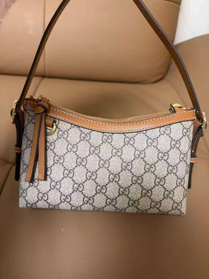 Gucci 
with box 
100 dhs✅

Zain215
♥️♥️♥️