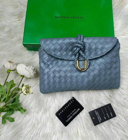 AVAILABLE 

Bottega

 WITH BOX 🎁 

100 dhs🇦🇪🇦🇪

Zain169
♥️♥️♥️