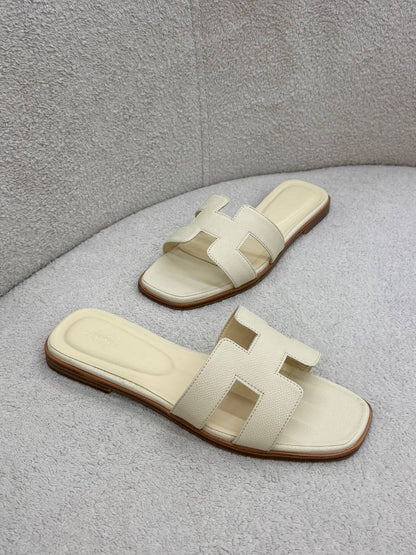 Hermes 
100 dhs💛
Size 36-42

Zain55
♥️♥️♥️