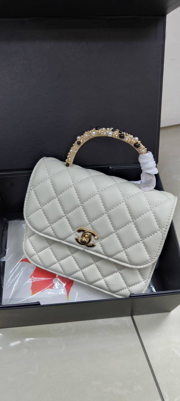 Chanel
115 dhs✅
with box

Zain203
🌺🌺🌺