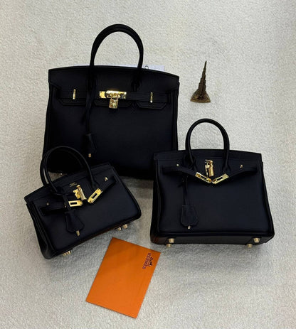 Hermes 
Master❣️❣️
30Cm 380 dhs🇦🇪🇦🇪
25Cm 360 dhs🇦🇪🇦🇪
20Cm 320 dhs🇦🇪🇦🇪
💼 With Box 💼

Zain131
♥️♥️