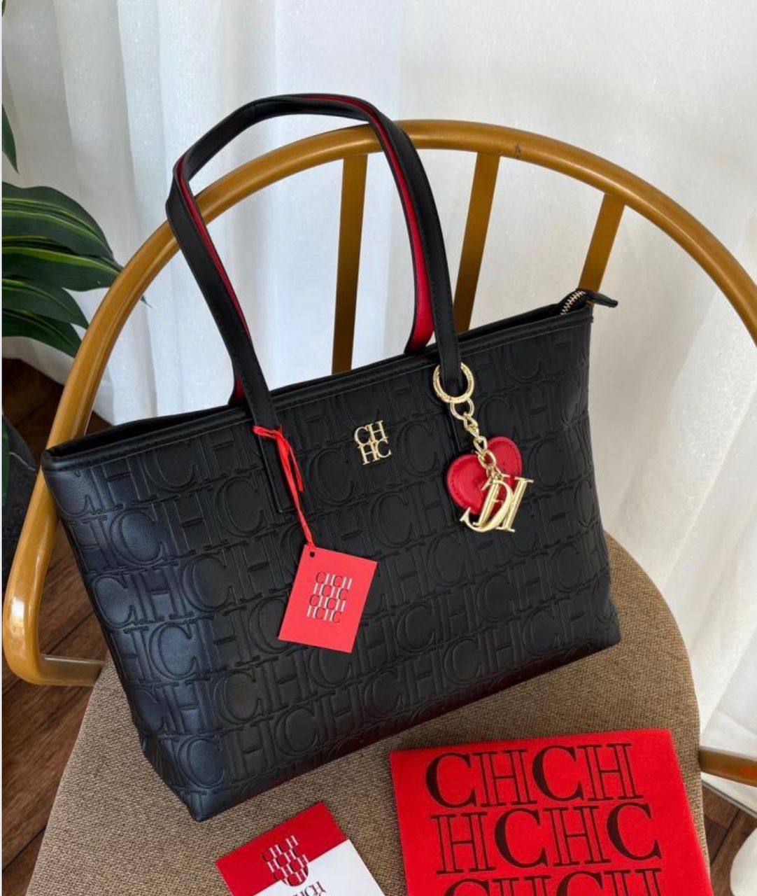 CH
100 dhs🪙🌨️
SIZE：42cm
High quality and large capacity

Zain35
♥️♥️♥️
