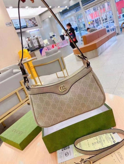 Gucci
90 dhs✅
With Box

Zain50
♥️♥️♥️