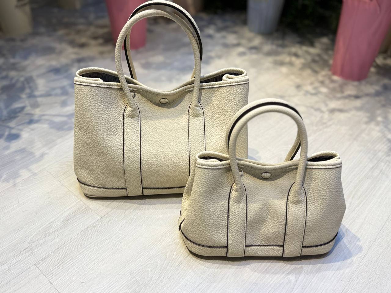 Hermes

25cm  95 dhs✅
30cm  100 dhs✅

Zain44
♥️♥️♥️