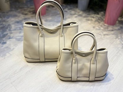 Hermes

25cm  95 dhs✅
30cm  100 dhs✅

Zain44
♥️♥️♥️